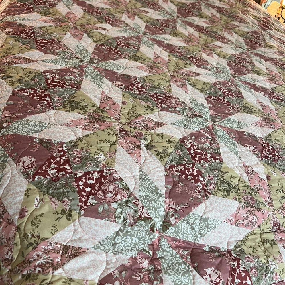Peking Handicraft Floral Patchwork Quilt Reversible Pink Green Queen 86x90‎